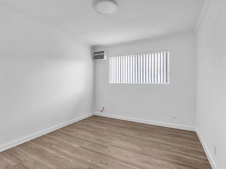Encino Park West Apartments — Photo 30