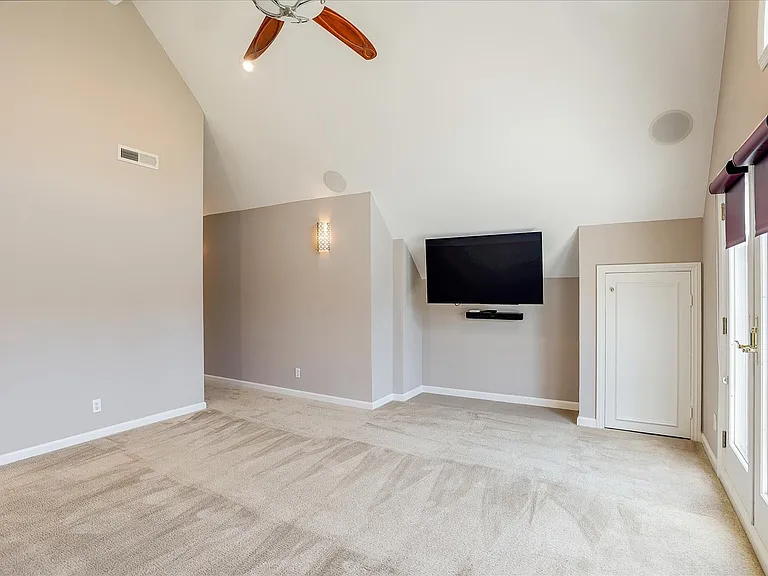 608 Mystic Ln — Photo 34