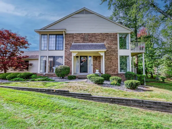 7129 Creeks Xing, West Bloomfield, MI 48322