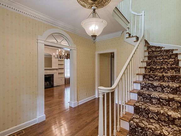 4th image of 1803 Lexington Ave