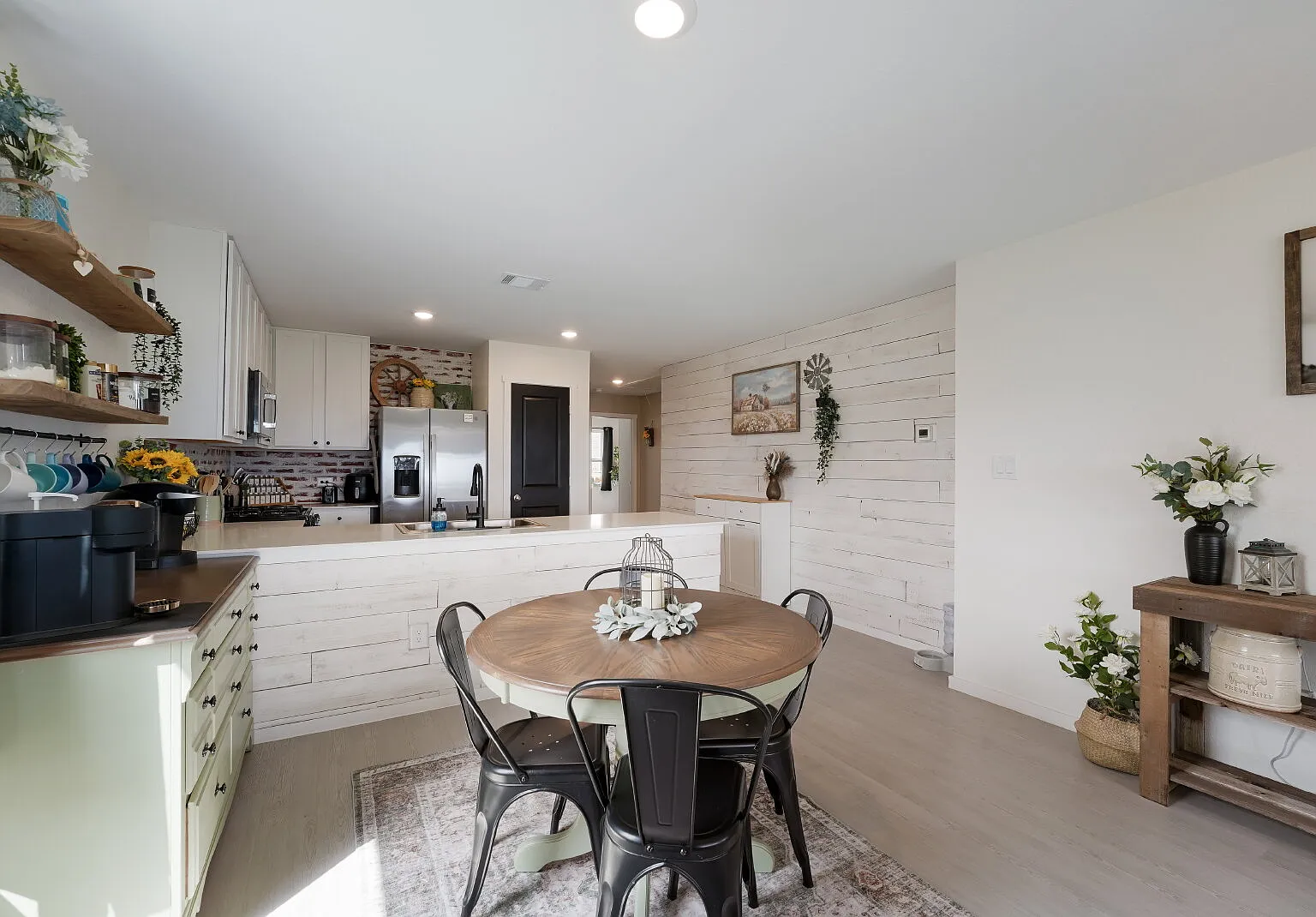 4 bed, 2.0 bath, 1500 sqft, $1,575 — Photo 1