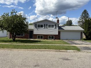 4888 Clinton Way Dr, Waterford, MI 48328