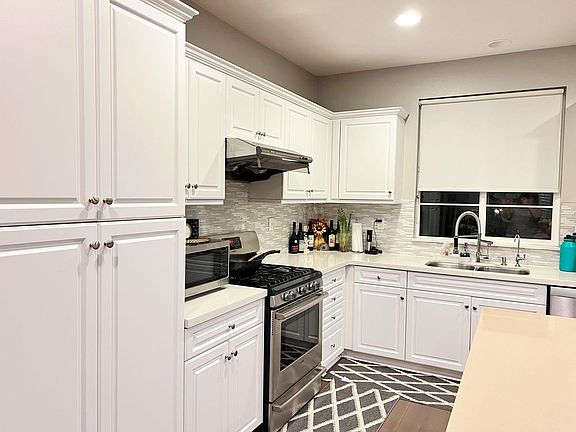 2nd image of 10 Eagles Nest Dr