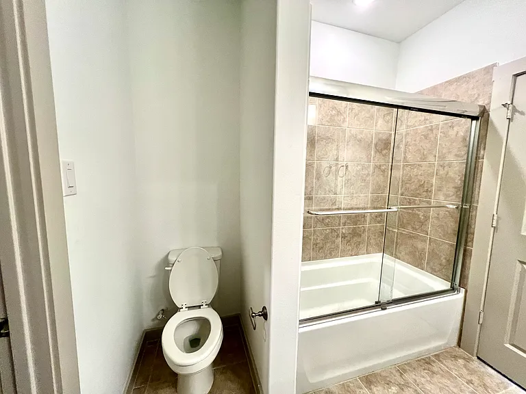 1755 Montgomery Dr — Photo 17