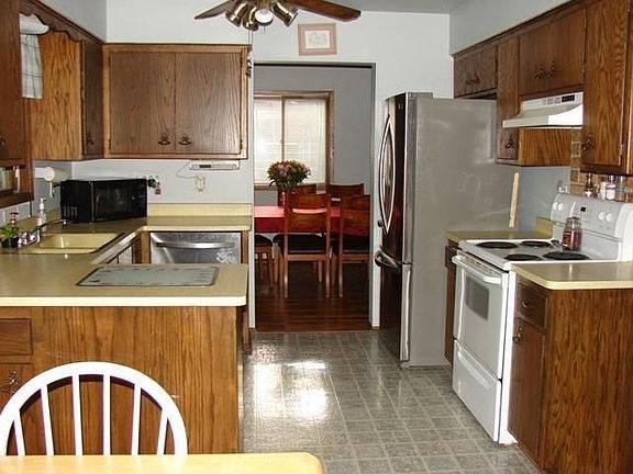 5th image of 1009 E Marquette Ave