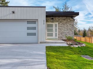 5410 Stellar Way, Sechelt, BC V7Z0M3