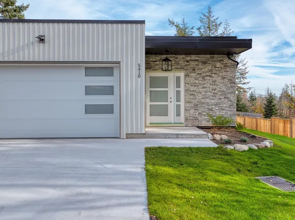 5410 Stellar Way, Sechelt, BC V7Z 0M3