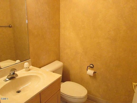 3rd image of 287 Saratoga Blvd E