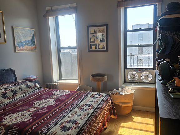 4th image of 339 Bedford Ave #27
