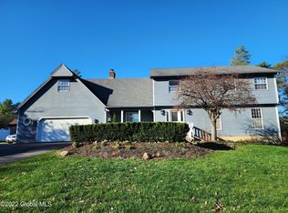 1477 Fox Hollow Rd, Niskayuna, NY 12309