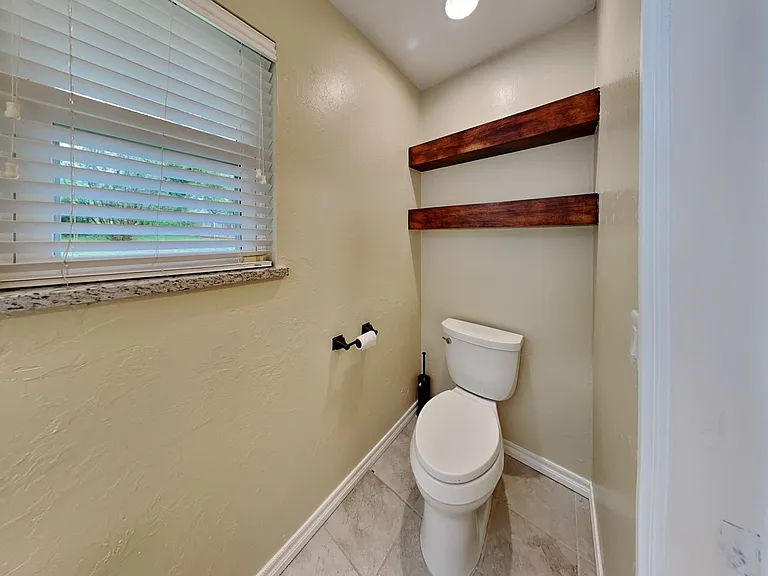 908 East Dr — Photo 22