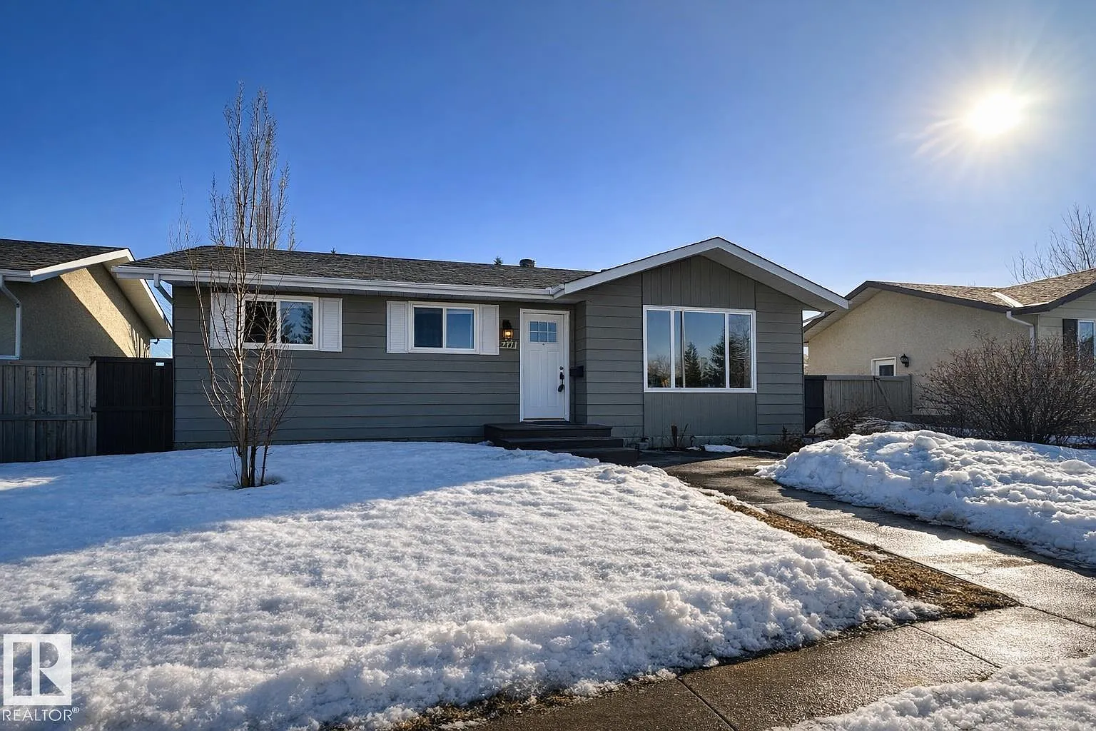 3 Bed 1 Bath Upper Suite Fraser Edmonton — Photo 1