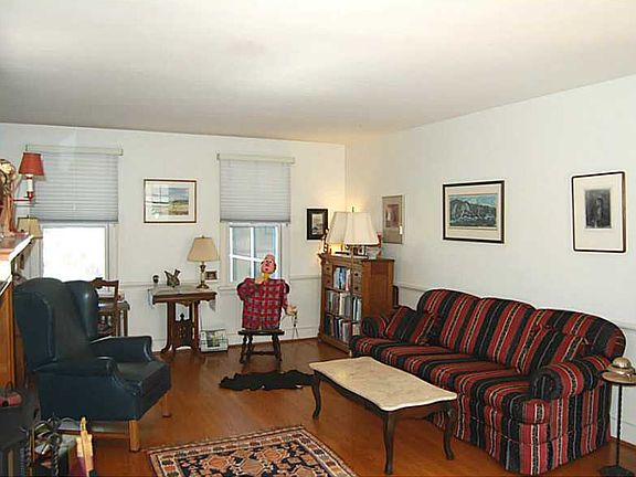 4th image of 12 Lockwood Dr