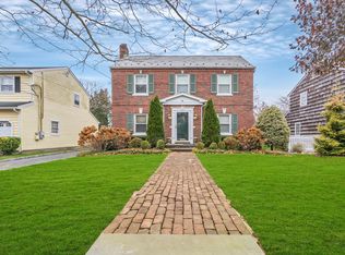 33 Crestwood St, Syosset, NY 11791