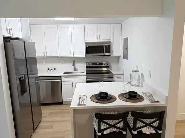 7300 NW 17th Street #305, Plantation, FL 33313