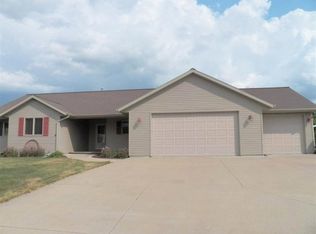 1540 Meadow View Ct, Greenleaf, WI 54126