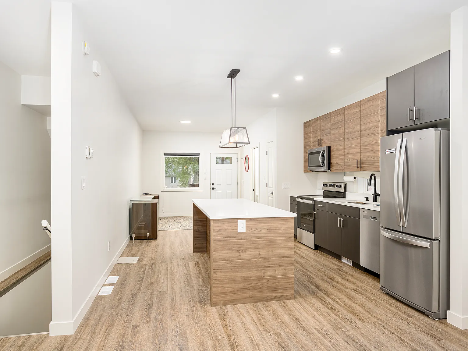 1036 Clarence Avenue — Photo 2