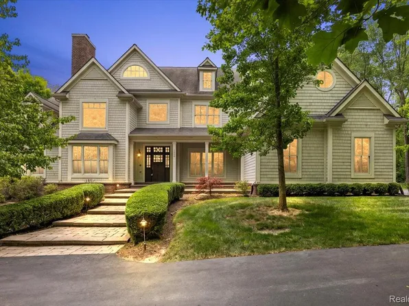 1600 S Hickory Ridge Trl, Milford, MI 48380