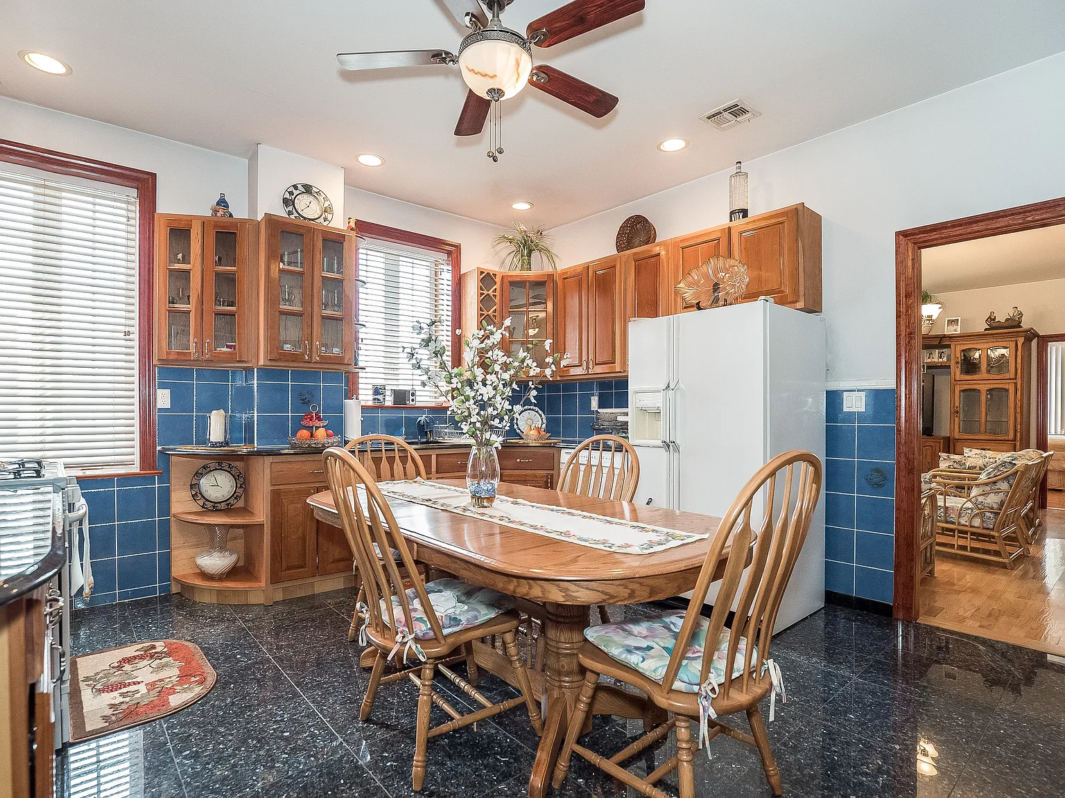 3 bed, 1.5 bath, 1500 sqft, $2,800 — Photo 2