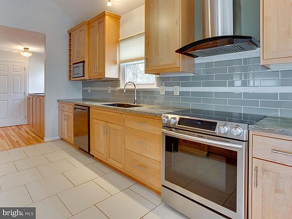 3rd image of 515 Dogwood Dr