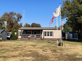 305 S Church St, Carmi, IL 62821