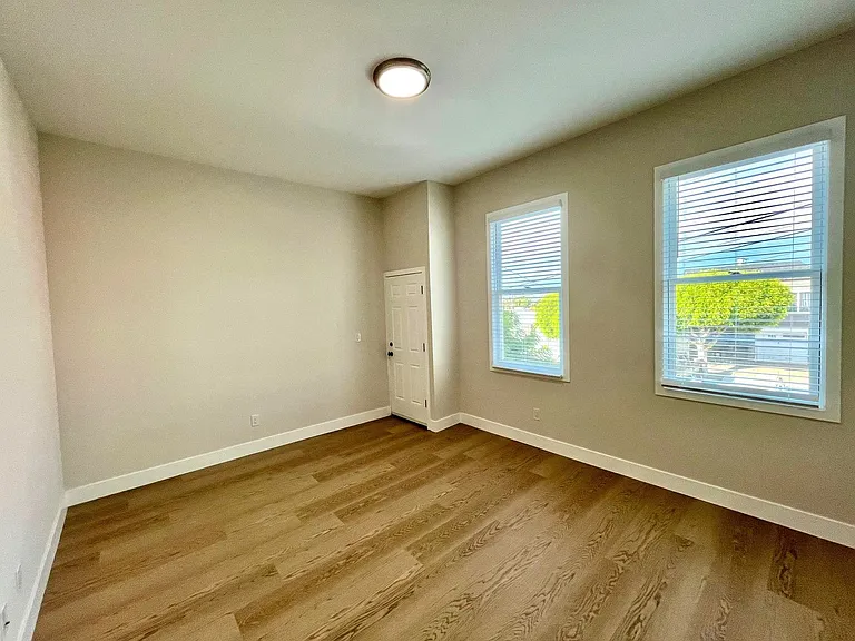 Spectacular, Completely Renovated 2 Bed/1 Bath Fully — Photo 4