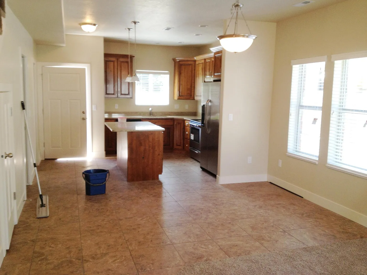 2 bed, 2.5 bath, 1300 sqft, $1,550 — Photo 3