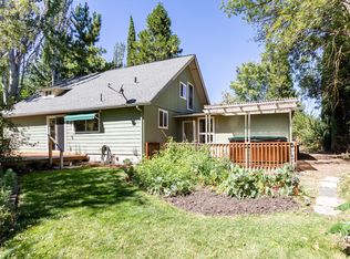 225 Gangnes Dr, Talent, OR