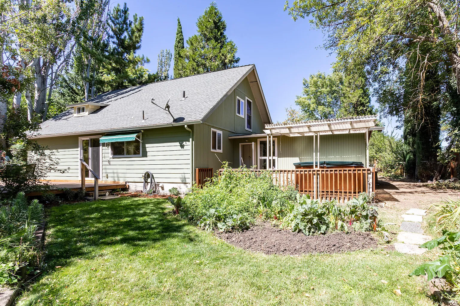 225 Gangnes Dr photo 1