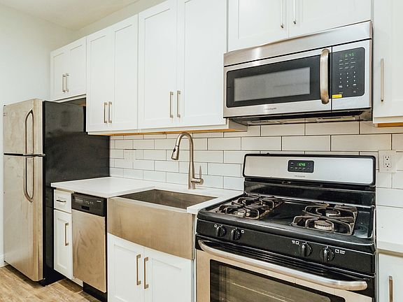 4th image of 232 Stanhope St #1