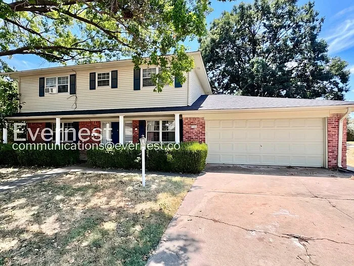4 bed, 2.5 bath, 2236 sqft, $1,975 — Photo 2
