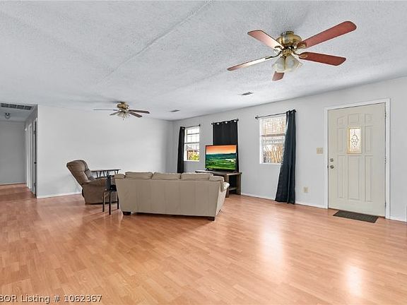 4th image of 1843 Park Ave