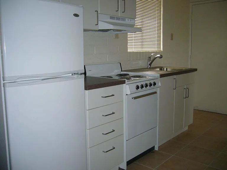 916 N Bryant Ave — Photo 5