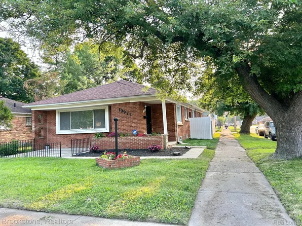 19971 Burt Rd, Detroit, MI 48219