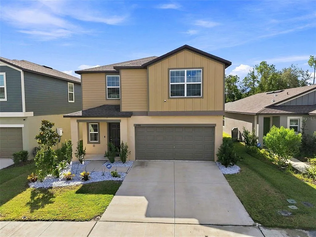 5 bed, 2.5 bath, 2217 sqft, $2,650 — Photo 4