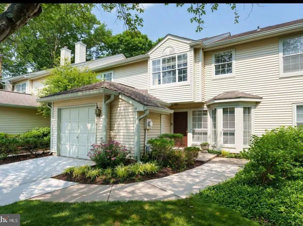 14 Kensington Ct, Princeton, NJ 08540