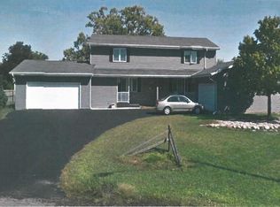 220 Stephen Ct, Dousman, WI 53118