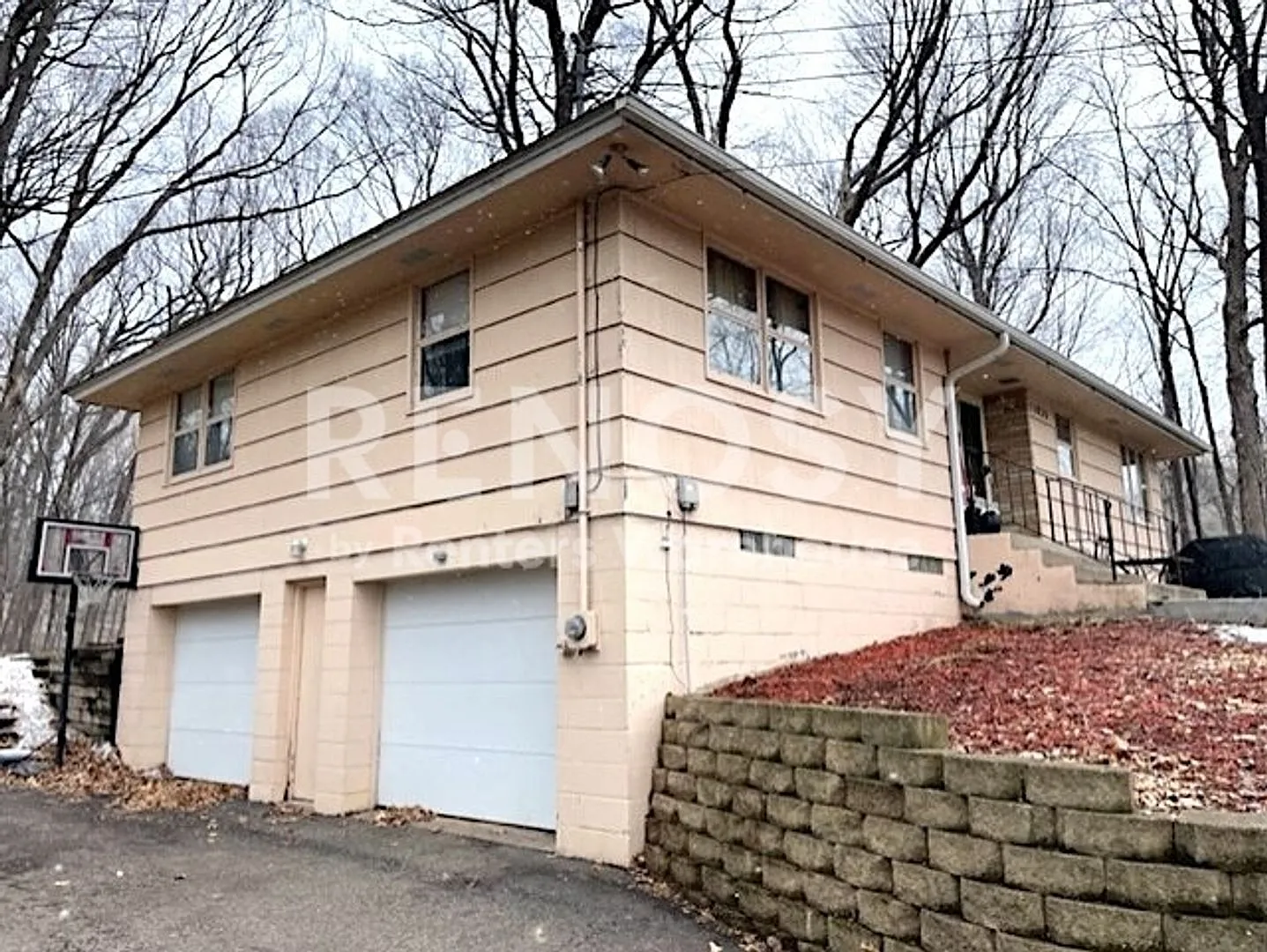 Available now - Wonderful 3bedroom/2.5 bath home in Plymouth! — Photo 2