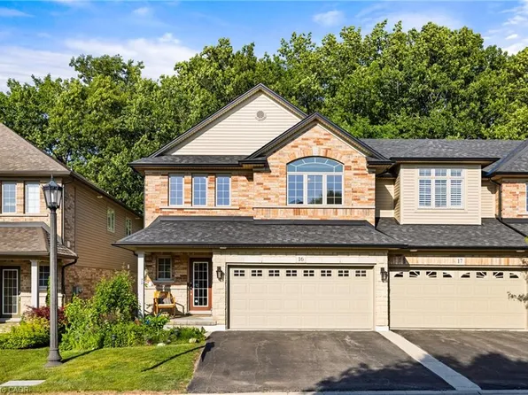 441 Stonehenge Dr #16, Hamilton, ON L9K 0B1