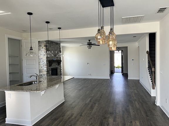 4th image of 208 Campbell Cir