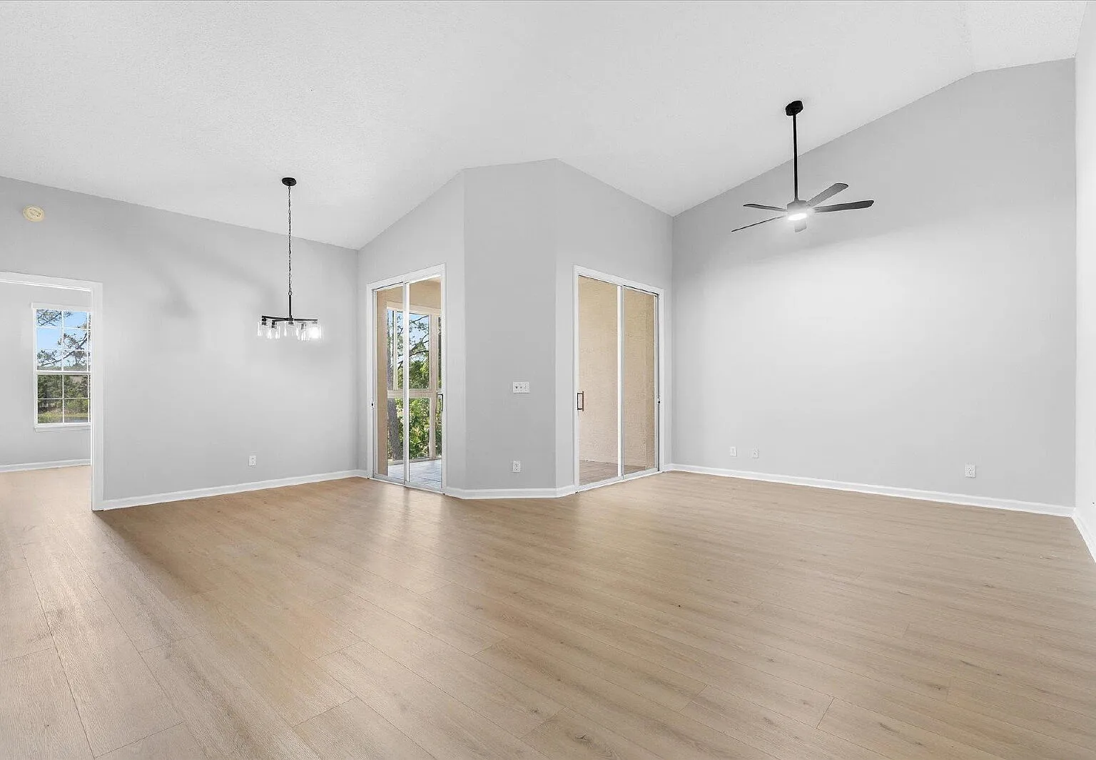 3 bed, 2.0 bath, 1428 sqft, $1,995 — Photo 3