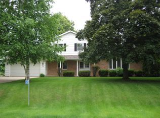 5770 Saint Ives Rd, Oshkosh, WI 54904