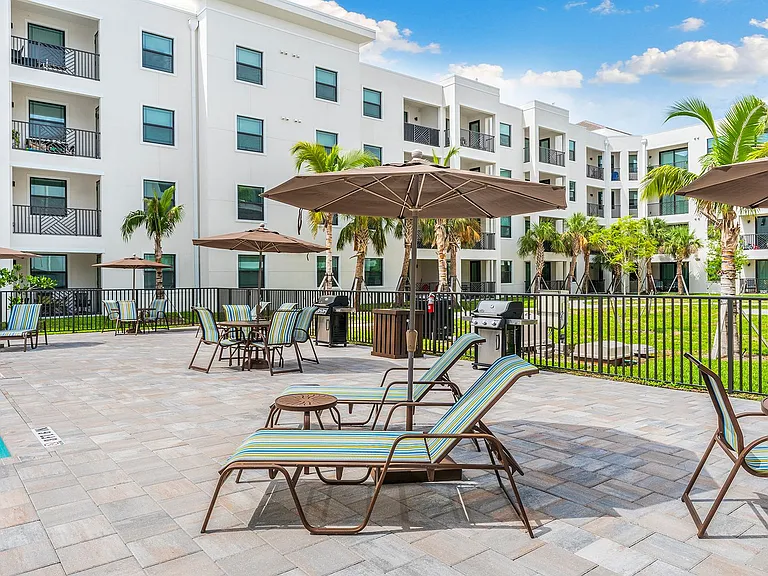 Cape West 91 Villa Apartments — Photo 9
