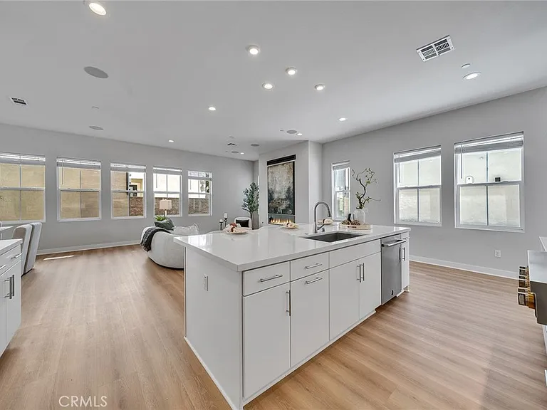 141 Edna Pkwy — Photo 17
