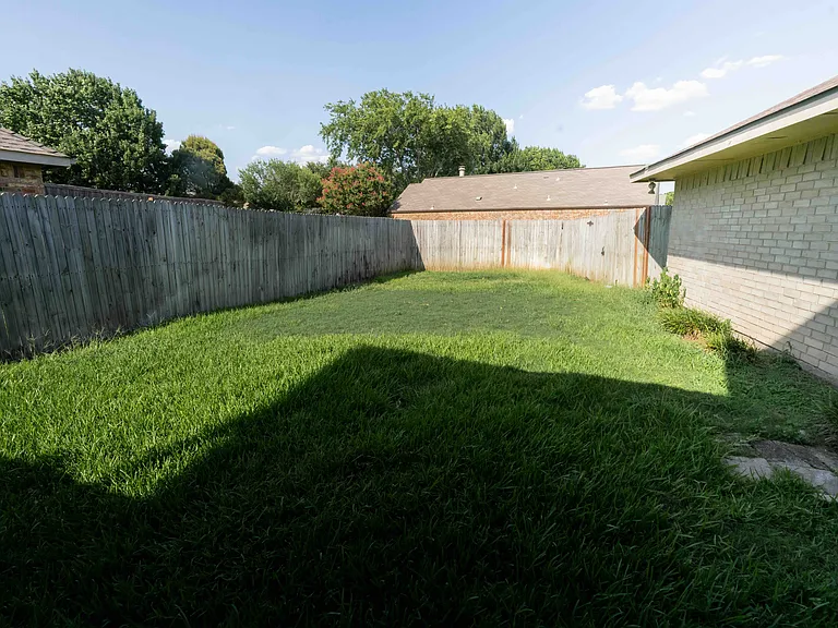 106 Mapleleaf Ln — Photo 48