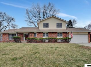 7441 Whitestone Dr, Lincoln, NE 68506