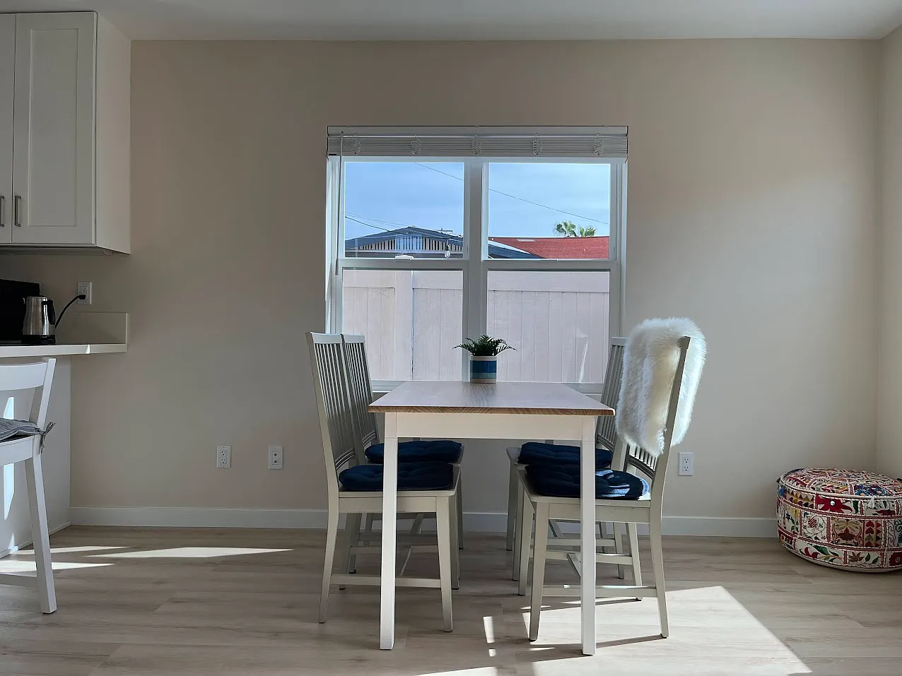 2 bed, 2.5 bath, 1200 sqft, $4,250 — Photo 2