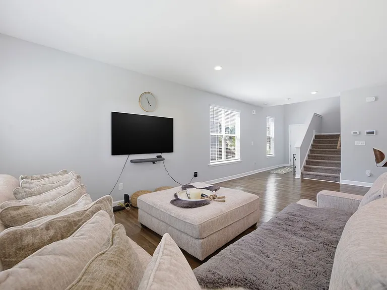 450 Hawksbill Dr — Photo 7