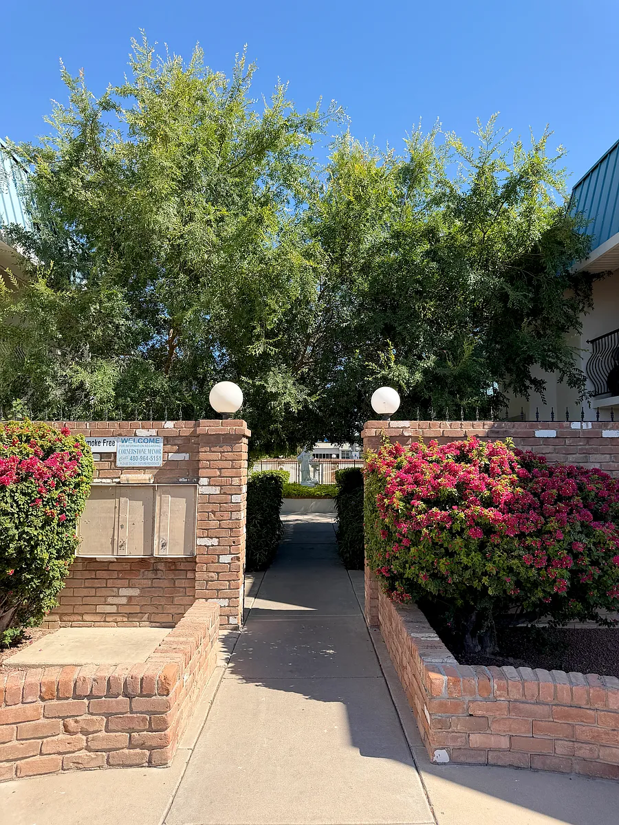 Entrance - 1955 N Horne #206