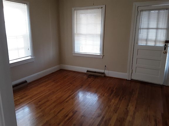 2nd image of 827 Keel St